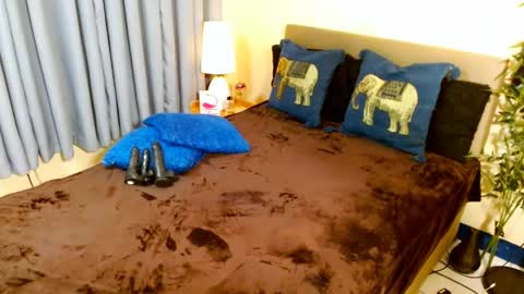 Snapshot of its_me_alexa chatting on February 6, 2025, 7:13 am ask me online show from February 6, 2025, 7:13 am