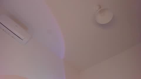 Isabella online show from December 2, 2025, 10:53 am