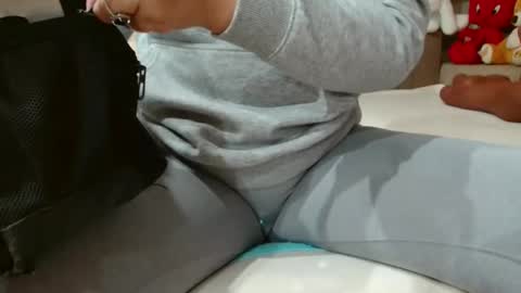 Busty mommy online show from September 28, 2025, 10:15 pm