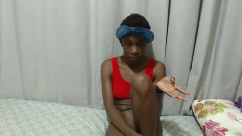 Laynne online show from October 23, 2025, 2:27 pm