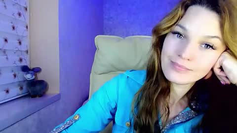 Snapshot of itslunaday chatting on November 4, 2025, 4:28 pm itslunaday online show from November 4, 2025, 4:28 pm