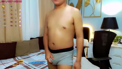Snapshot of itsme_berniexx chatting on January 8, 2025, 10:16 pm ask me online show from January 8, 2025, 10:16 pm