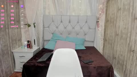 Itsuki N online show from November 25, 2025, 1:22 pm