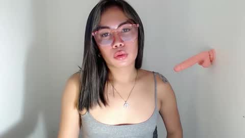 itsurgil_kloeh online show from November 16, 2025, 10:54 am