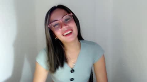 itsurgil_kloeh online show from November 22, 2025, 8:19 pm