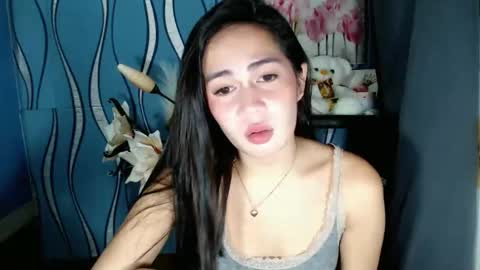 itsurgil_kloeh online show from May 17, 2026, 10:17 pm