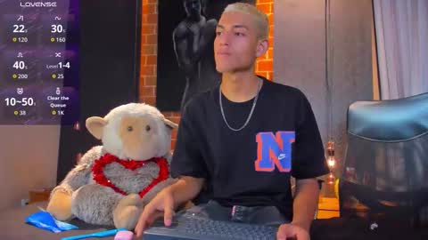 Snapshot of itszairen chatting on February 19, 2026, 6:31 am itszairen online show from February 19, 2026, 6:31 am