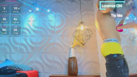 itszairen online show from March 31, 2026, 3:19 am