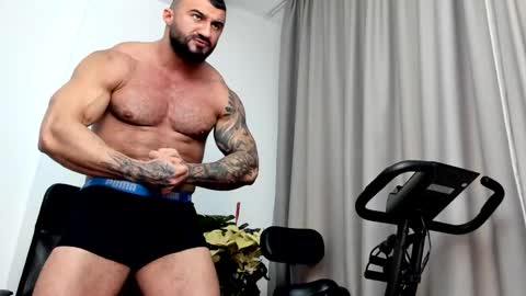 iustinmucle95 online show from December 27, 2024, 10:05 pm