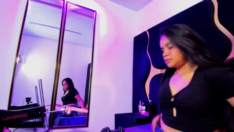 ivannaa18 online show from October 8, 2025, 4:21 am