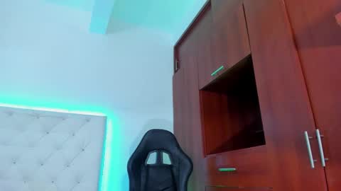 ivannapretyts online show from September 25, 2025, 3:27 pm