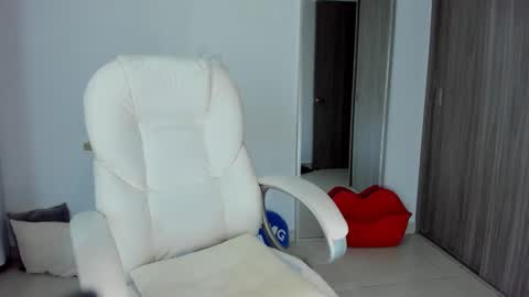 Snapshot of ivannasaenzcute chatting on February 20, 2025, 12:30 am Ivanna online show from February 20, 2025, 12:30 am