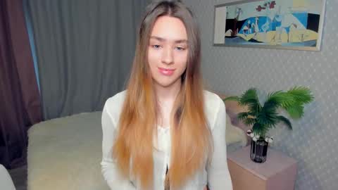 Snapshot of iveyhaw chatting on November 19, 2025, 7:41 am Violet online show from November 19, 2025, 7:41 am