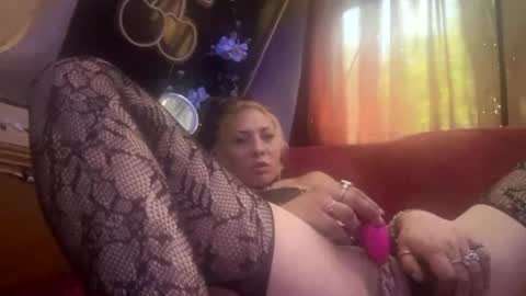 iveyroseexo online show from June 22, 2026, 9:01 pm