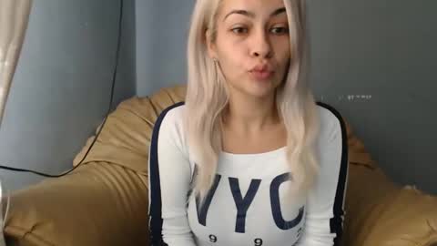 Snapshot of ivoivo1 chatting on September 9, 2025, 5:40 am RosseEssor online show from September 9, 2025, 5:40 am