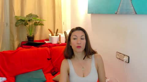 Ivonne online show from March 19, 2026, 9:46 am