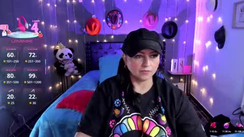 Ivonne online show from November 30, 2025, 11:31 pm