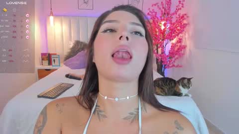 Snapshot of ivy___collins chatting on February 20, 2025, 10:59 pm maria online show from February 20, 2025, 10:59 pm