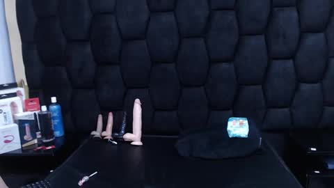 ivy_skinny online show from November 25, 2025, 9:15 pm