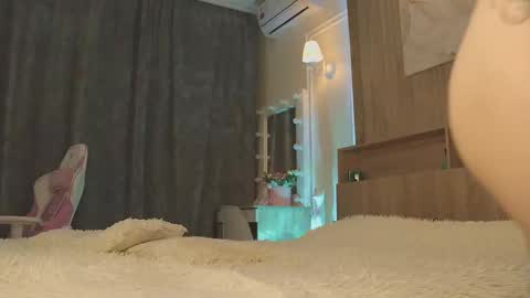 Ivy online show from March 5, 2025, 6:01 pm