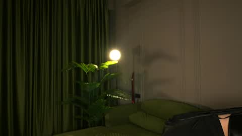 Sofa online show from June 7, 2026, 7:39 pm