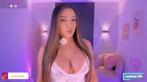 Snapshot of ivyjonesx chatting on April 21, 2026, 12:45 am Ivy online show from April 21, 2026, 12:45 am