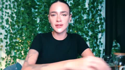 Snapshot of ivyjonson chatting on December 11, 2024, 3:58 pm Miss Ivy online show from December 11, 2024, 3:58 pm