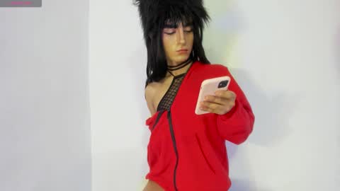 ivymilleer online show from December 17, 2025, 2:23 pm