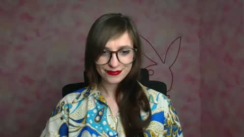 Snapshot of ivynoir_ chatting on April 17, 2026, 12:19 pm Ivy online show from April 17, 2026, 12:19 pm