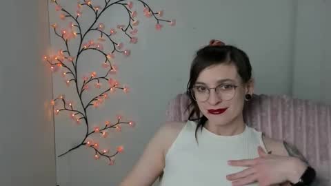 Snapshot of ivynoir_ chatting on April 23, 2026, 9:17 pm Ivy online show from April 23, 2026, 9:17 pm
