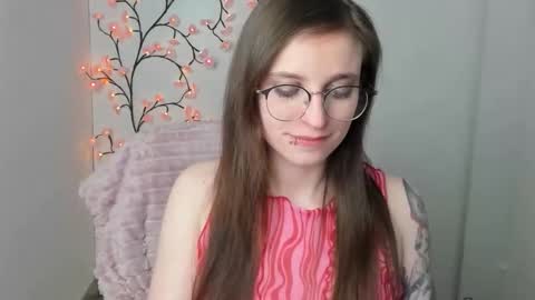 Snapshot of ivynoir_ chatting on May 3, 2026, 2:39 am Ivy online show from May 3, 2026, 2:39 am