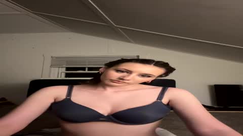 ivyrose67 online show from May 20, 2026, 5:57 am