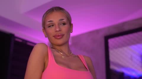 IvyRowa online show from November 7, 2025, 6:52 pm