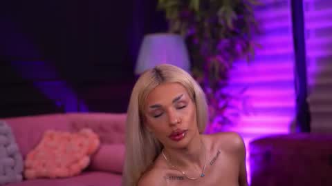 IvyRowa online show from February 15, 2026, 6:48 pm