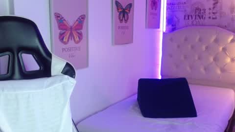 Snapshot of ivyy_crystal chatting on February 14, 2025, 11:42 pm Ivy online show from February 14, 2025, 11:42 pm