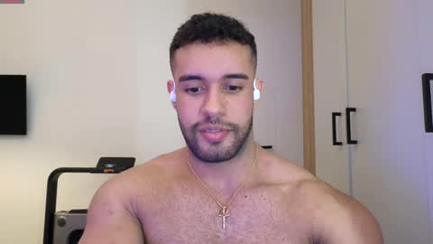 Snapshot of izaak_lover chatting on January 3, 2025, 11:55 pm Izaak online show from January 3, 2025, 11:55 pm