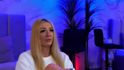 izabelle_02 online show from April 2, 2026, 3:48 am