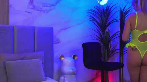 izabelle_02 online show from April 5, 2026, 3:47 am