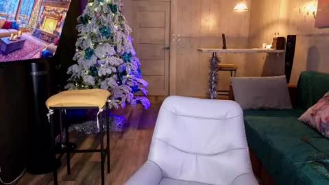 Snapshot of izi_fox chatting on December 14, 2024, 9:24 pm izi online show from December 14, 2024, 9:24 pm