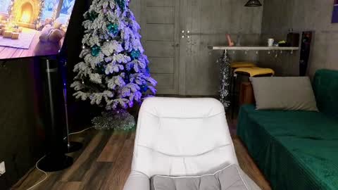 Snapshot of izi_fox chatting on December 19, 2024, 9:28 pm izi online show from December 19, 2024, 9:28 pm