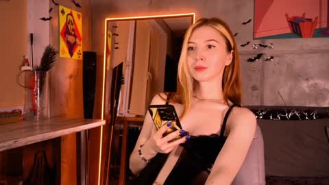 Snapshot of izi_fox chatting on February 7, 2025, 9:04 pm izi online show from February 7, 2025, 9:04 pm