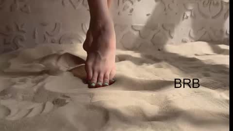 Snapshot of izi_fox chatting on February 9, 2025, 6:05 pm izi online show from February 9, 2025, 6:05 pm