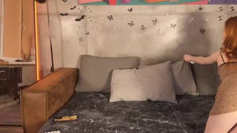 Snapshot of izi_fox chatting on February 13, 2025, 6:27 pm izi online show from February 13, 2025, 6:27 pm