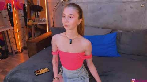 Snapshot of izi_fox chatting on September 20, 2025, 3:57 pm izi online show from September 20, 2025, 3:57 pm