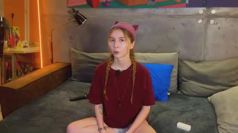 Snapshot of izi_fox chatting on October 6, 2025, 4:59 pm izi online show from October 6, 2025, 4:59 pm