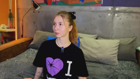 Snapshot of izi_fox chatting on October 19, 2025, 4:07 pm izi online show from October 19, 2025, 4:07 pm