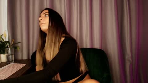 izy bellee online show from December 2, 2024, 7:03 am