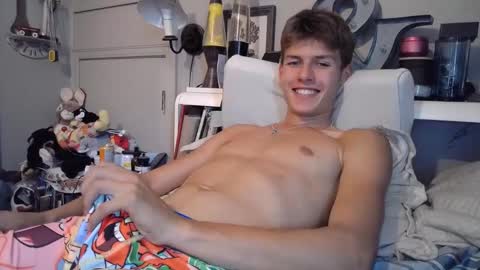 Snapshot of izzame2 chatting on September 17, 2025, 9:27 pm Willis online show from September 17, 2025, 9:27 pm