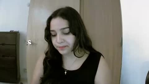 Snapshot of izzy_32 chatting on February 18, 2026, 10:06 pm izzy_32 online show from February 18, 2026, 10:06 pm