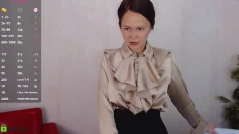 Queen of nylon  Victoria online show from January 11, 2026, 5:23 am